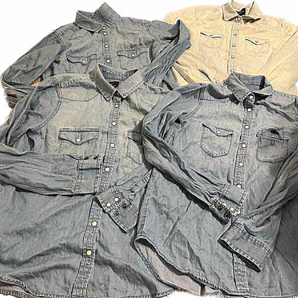 American eagle women boyfriend fit button down shirts bundle(6 shirts total :))‎